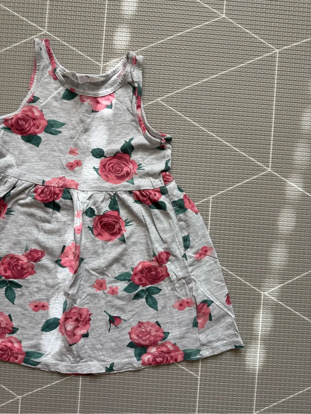 H&M|Baby girl/toddler Sleeveless Floral Rose Print Dress in Heather gray•••2-4T